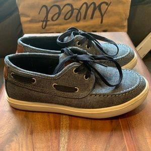 BOYS BOAT SHOES SZ 1